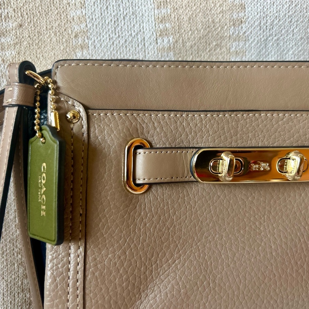 COACH Swagger Crossbody/ Wristlet/ Shoulder Bag 
Tan Pebbled Leather